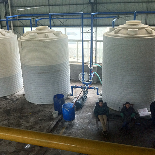 30吨塑料储罐在杭州化工厂装液体